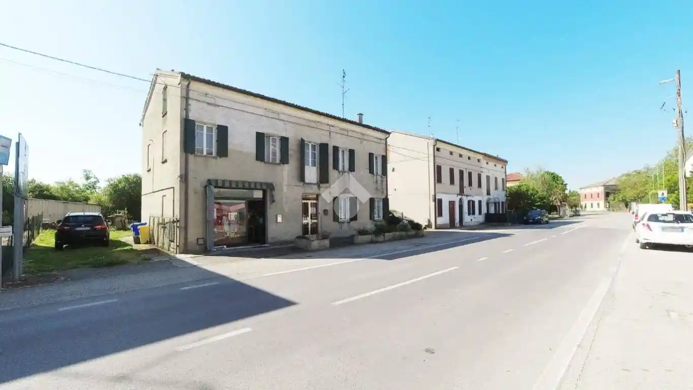 Casa indipendente in vendita a Cento