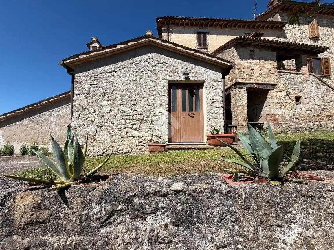 Appartamento in affitto a Montecastrilli