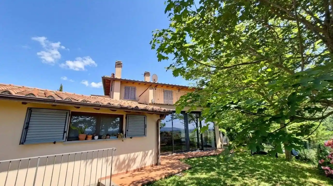 Casa indipendente in vendita a Arezzo