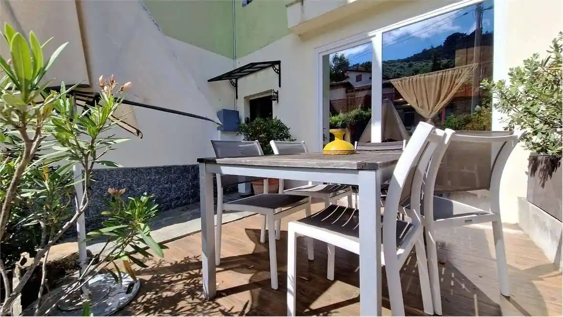 Casa indipendente in vendita a Diano San Pietro