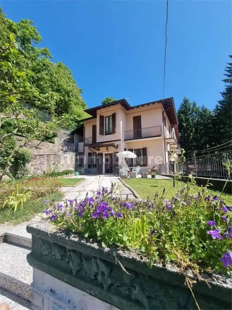 Casa indipendente in vendita a Valganna