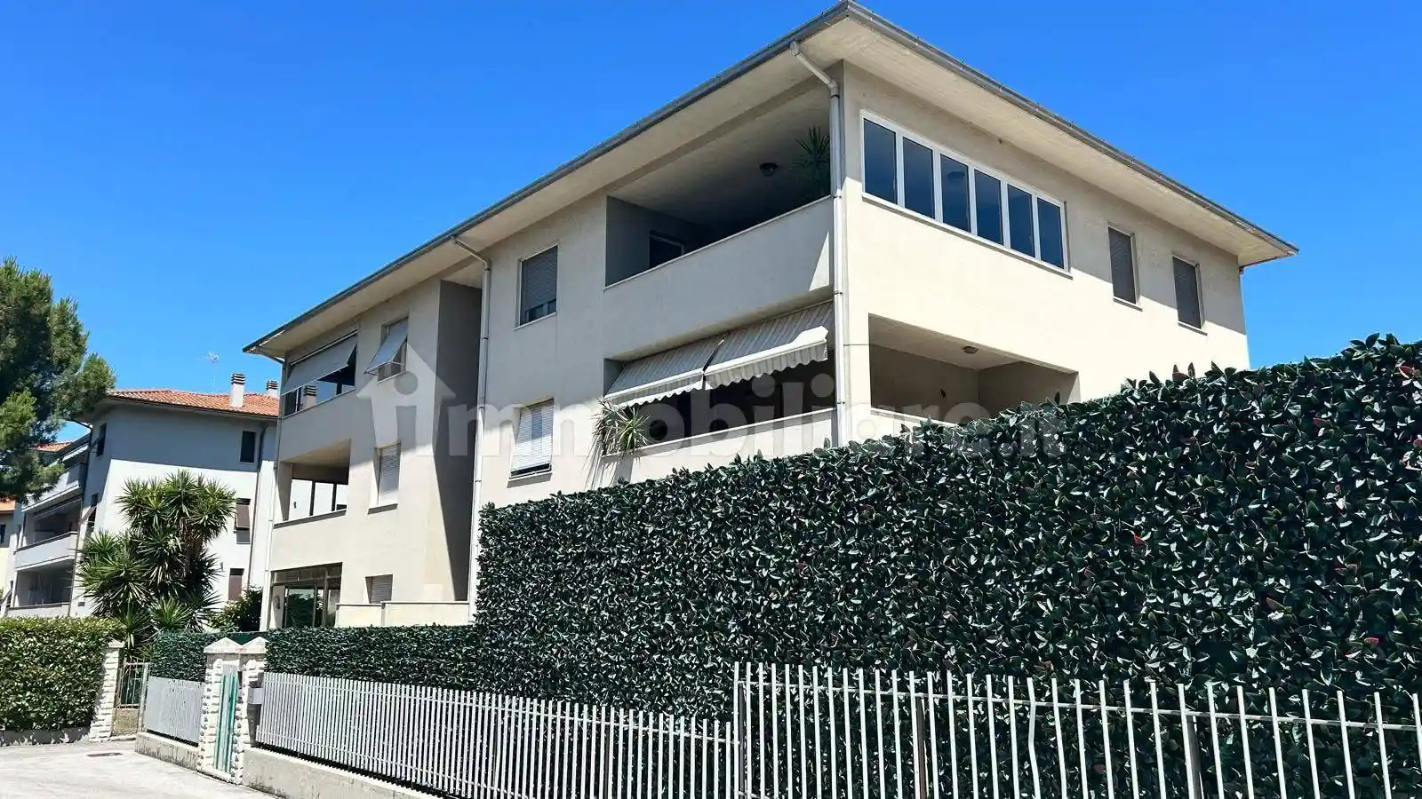Appartamento in vendita a Falconara Marittima
