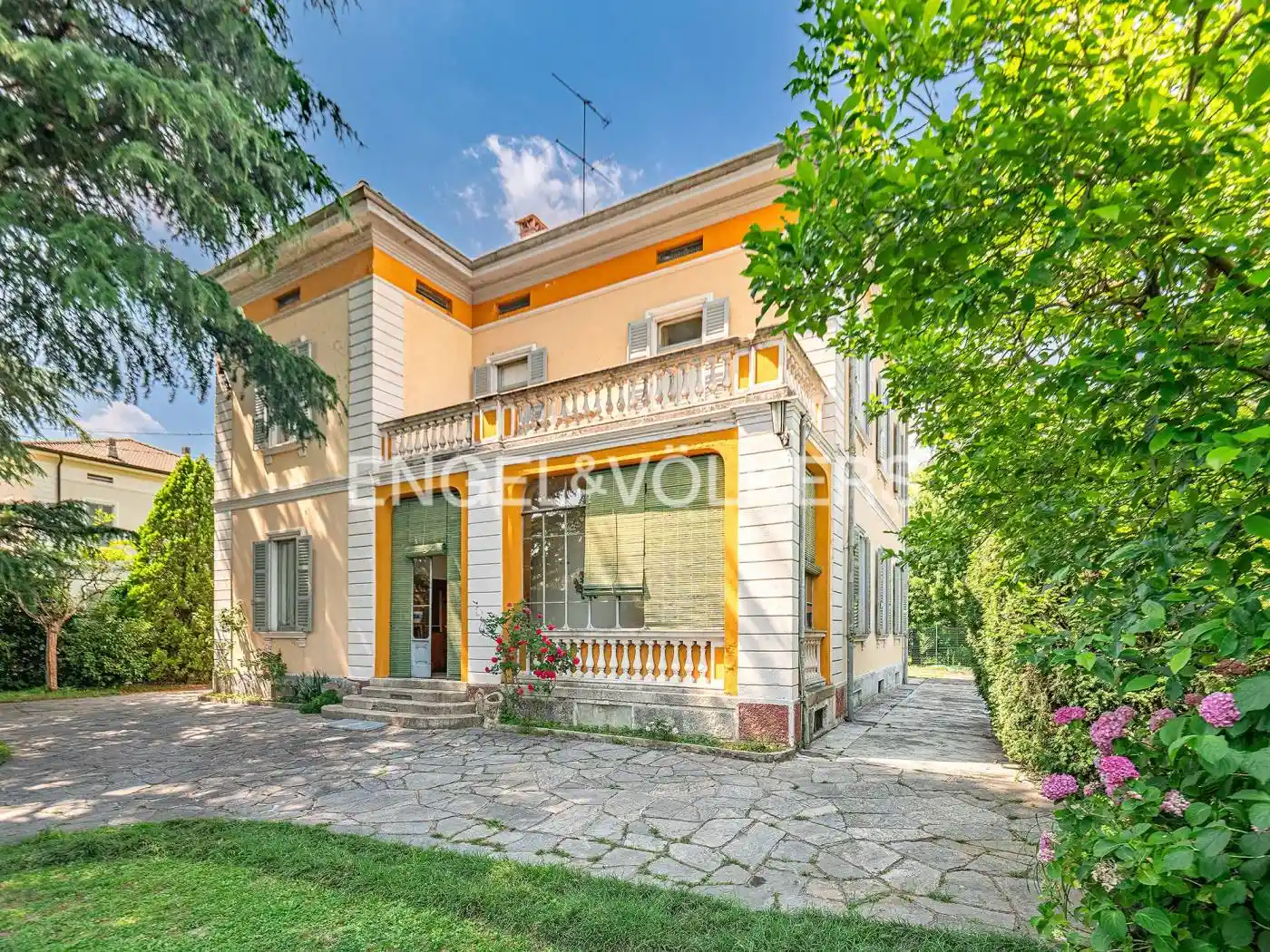 Villa in vendita a Erba