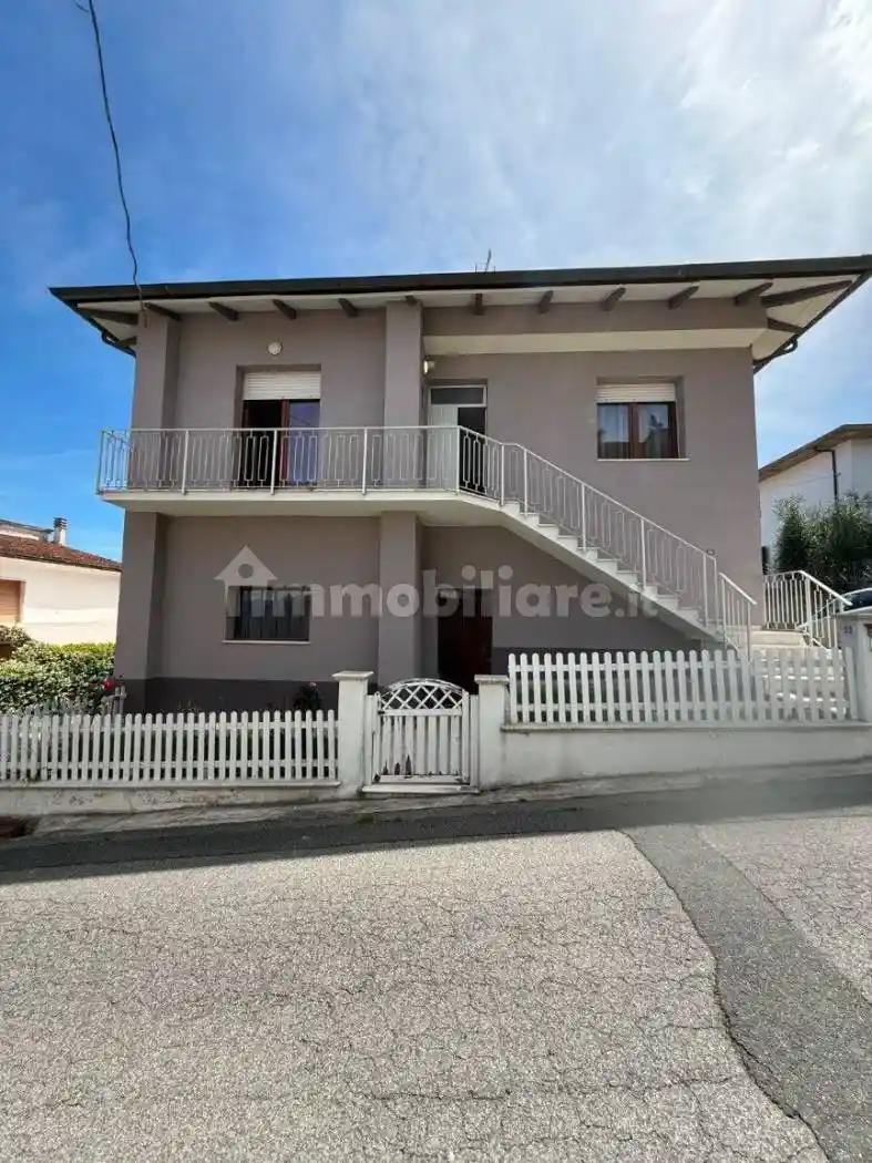 Villa in vendita a Bucine