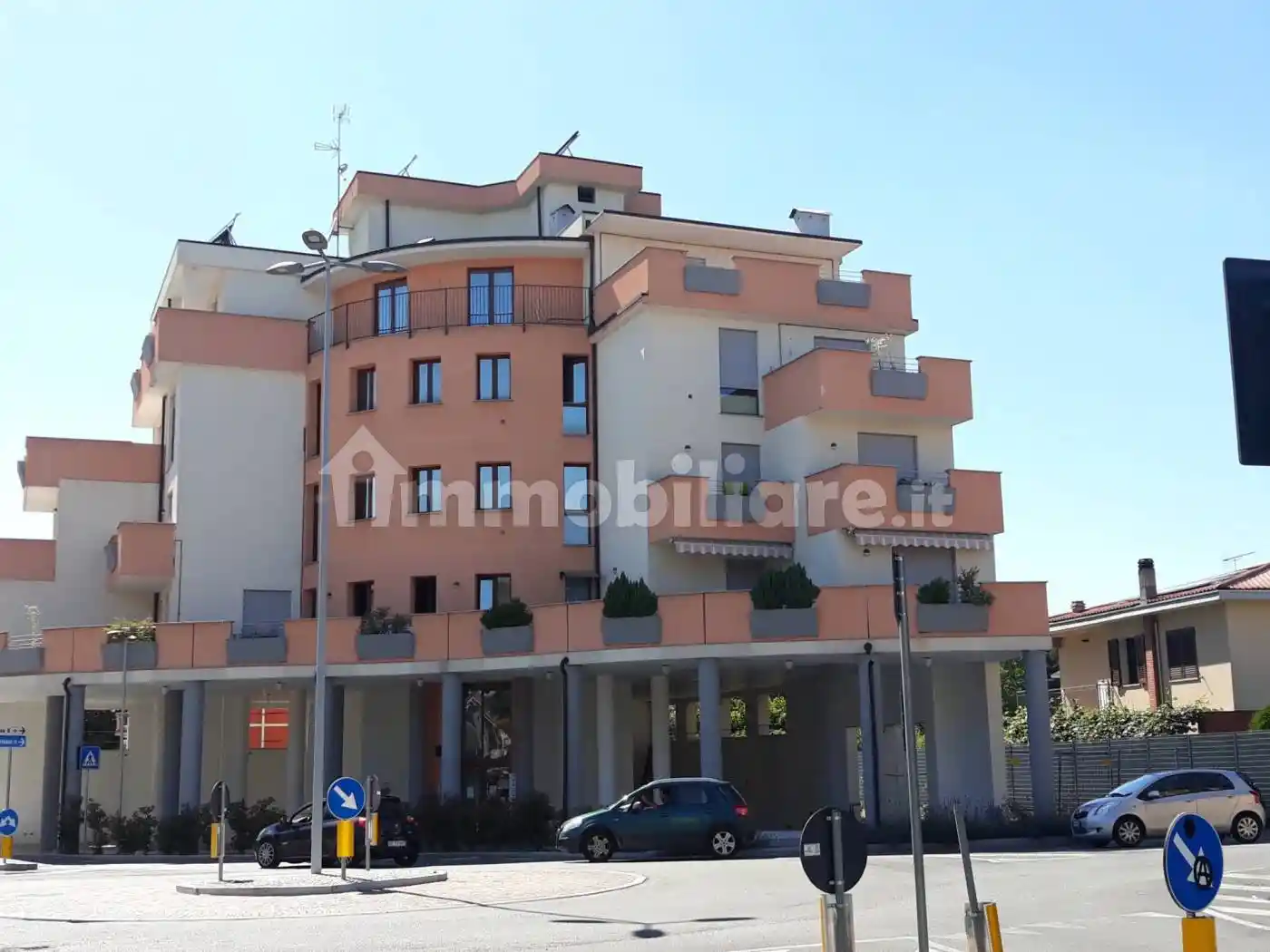 Palazzo - Edificio in vendita a Cardano al Campo