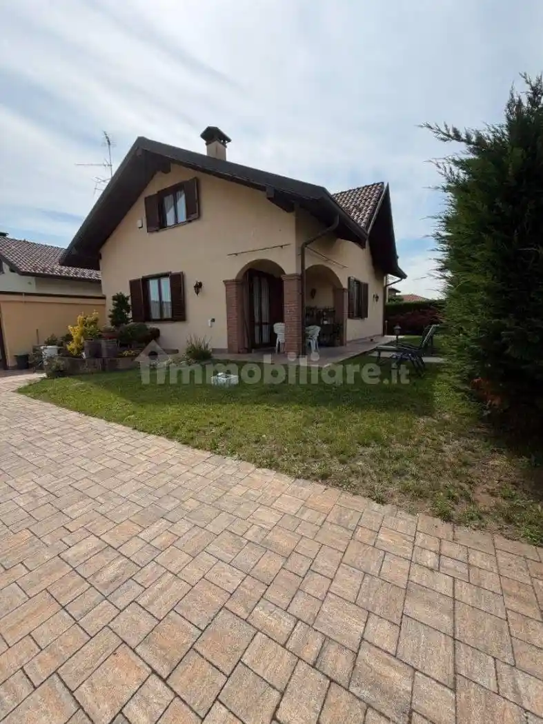 Villa in vendita a Buscate