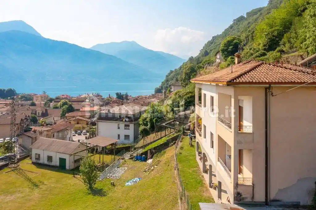 Appartamento in vendita a Dongo