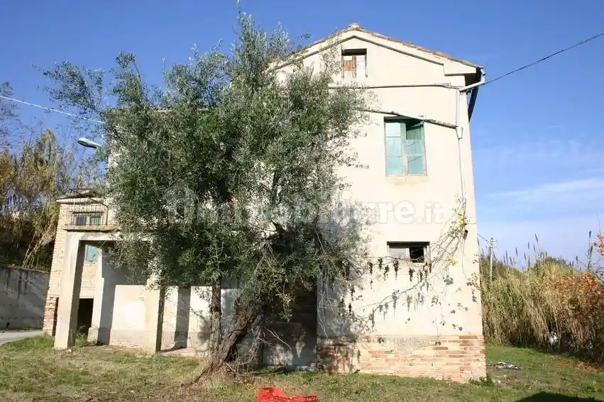 Villa in vendita a Montappone