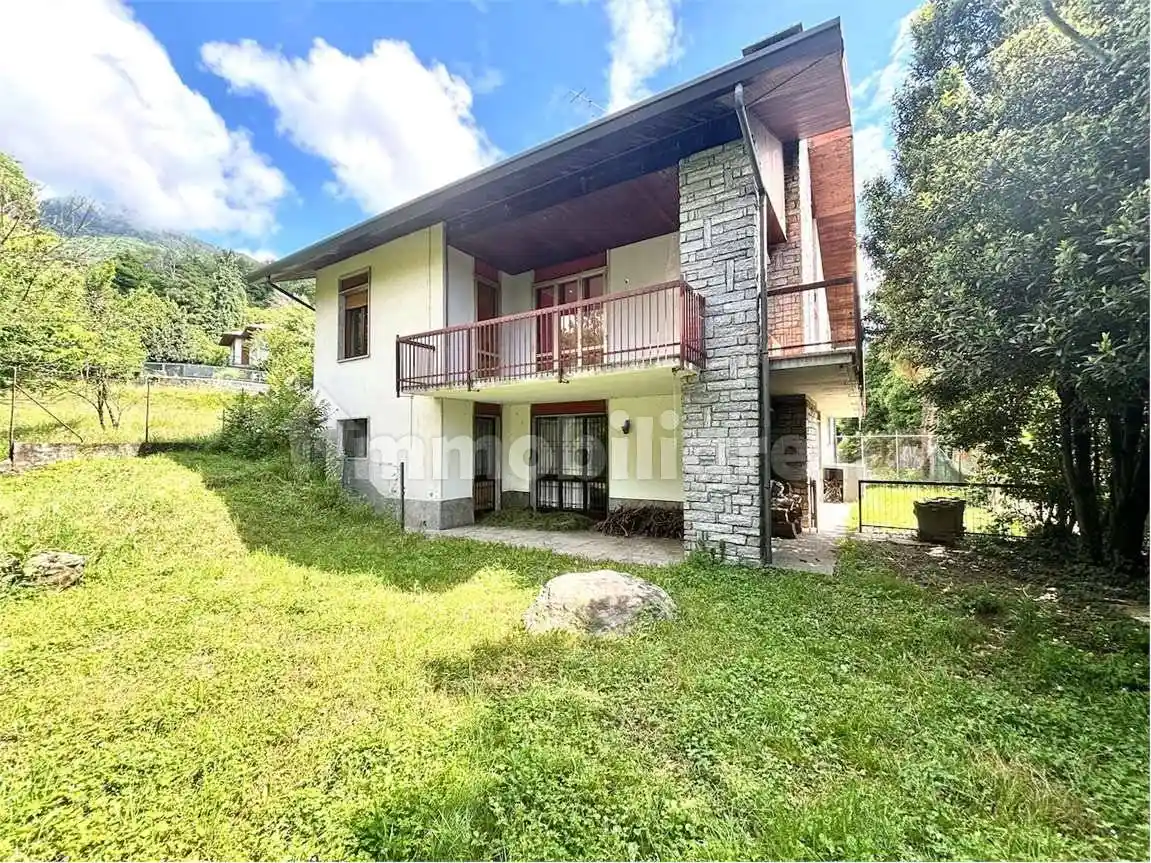 Villa in vendita a Casalzuigno