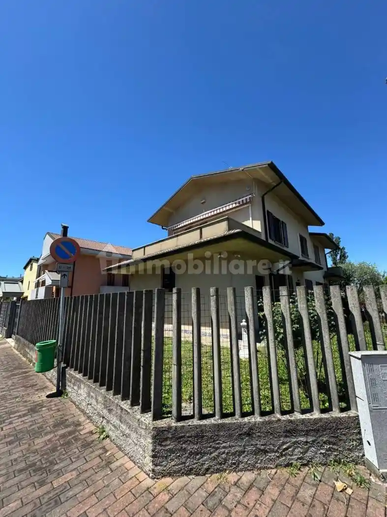 Villa in vendita a Carugate