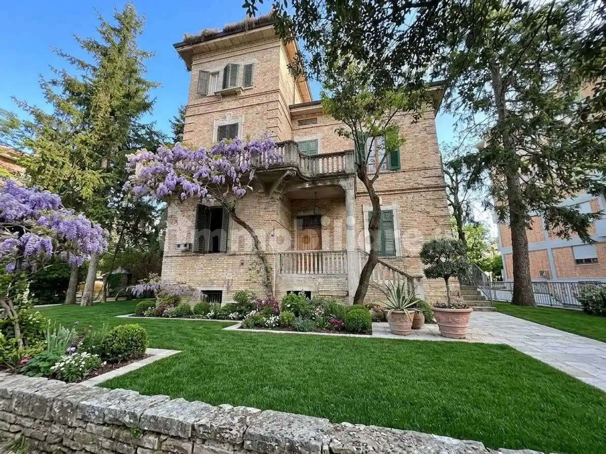 Villa in vendita a Macerata