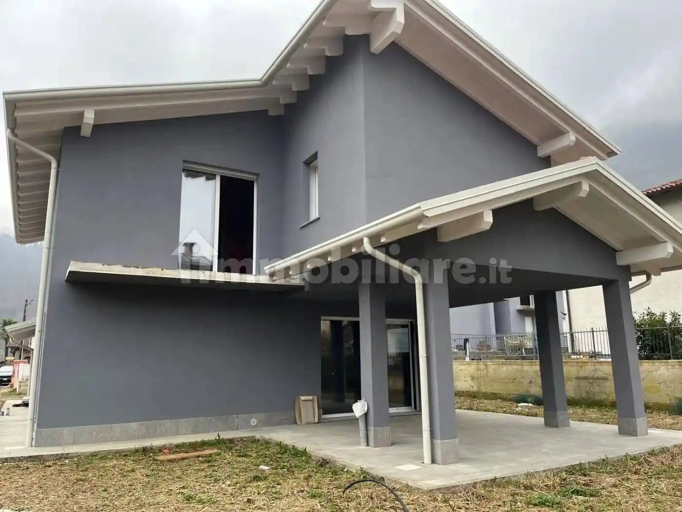 Villa in vendita a Lavena Ponte Tresa