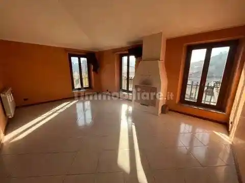 Appartamento in vendita a Cadegliano-Viconago