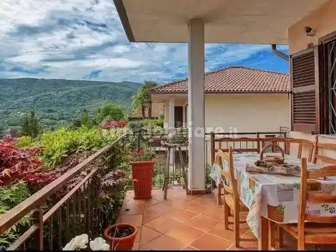 Villa in vendita a Cadegliano-Viconago