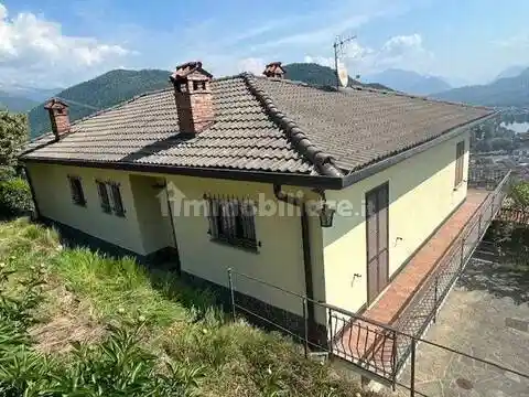 Villa in vendita a Cadegliano-Viconago