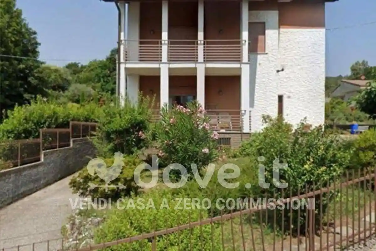 Villa in vendita a Cunardo