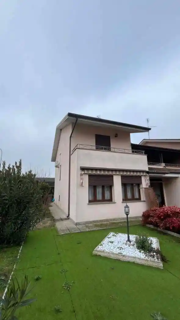 Villa in vendita a Piacenza d'Adige