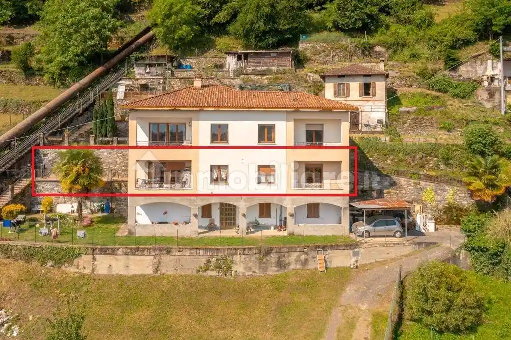 Appartamento in vendita a Dongo