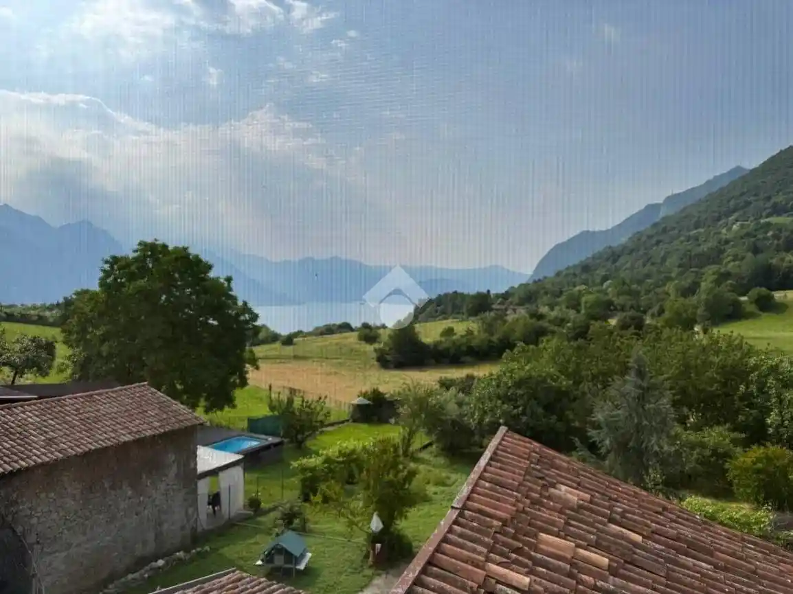 Appartamento in affitto a Solto Collina