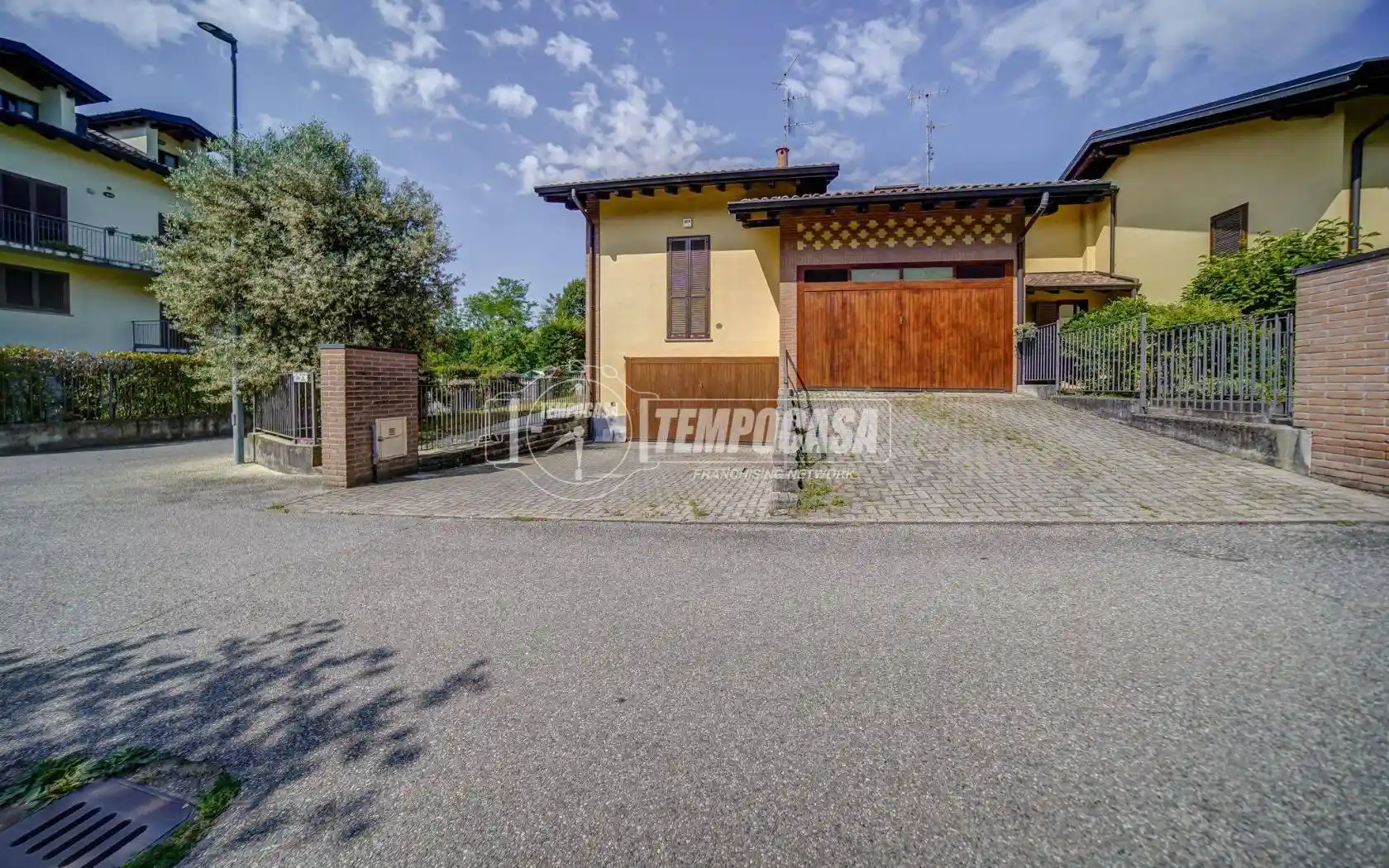 Villetta a schiera in vendita a Buguggiate