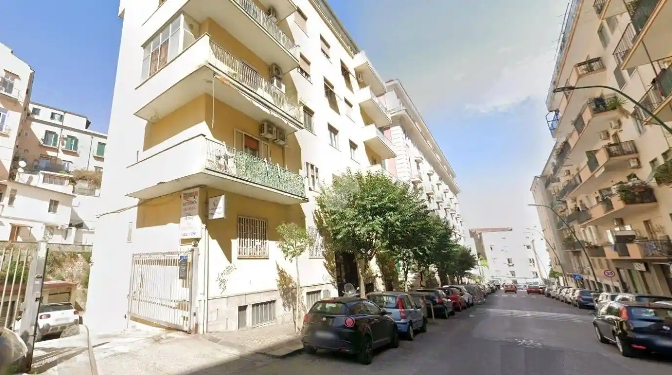 Appartamento in vendita a Napoli