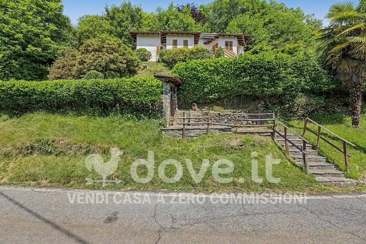 Villa in vendita a Maccagno con Pino e Veddasca
