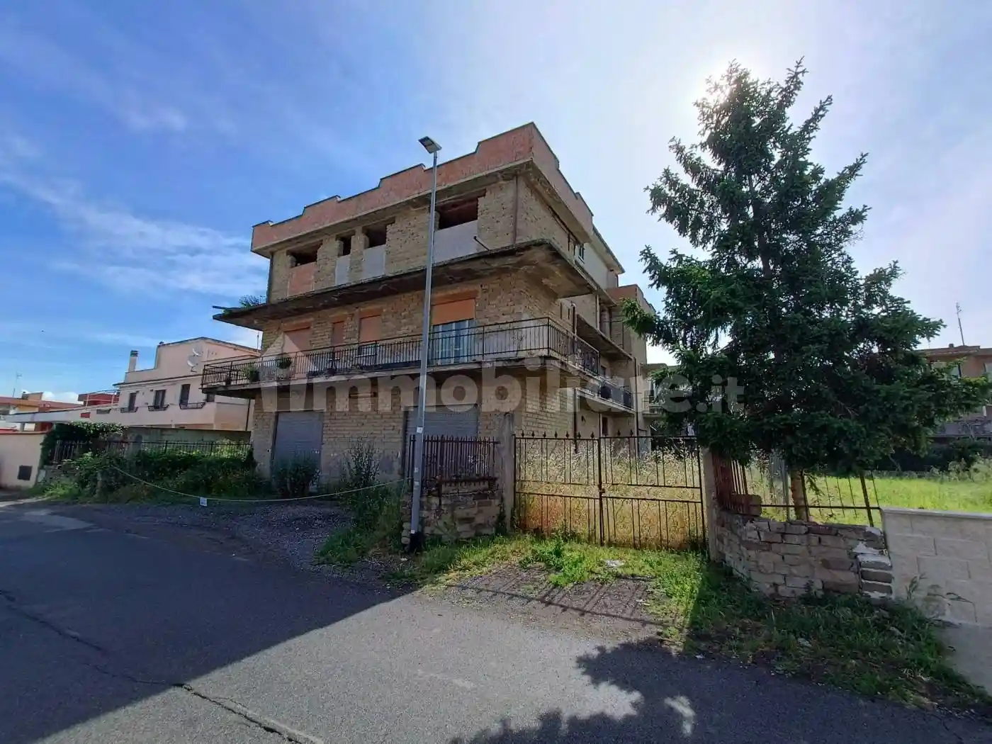 Palazzo - Edificio in vendita a Roma