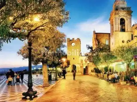 Palazzo - Edificio in vendita a Taormina