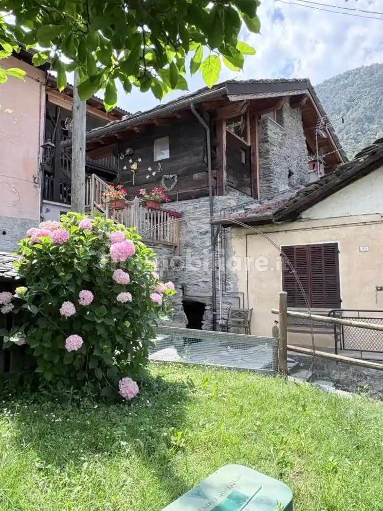 Rustico - Casale in vendita a Champdepraz