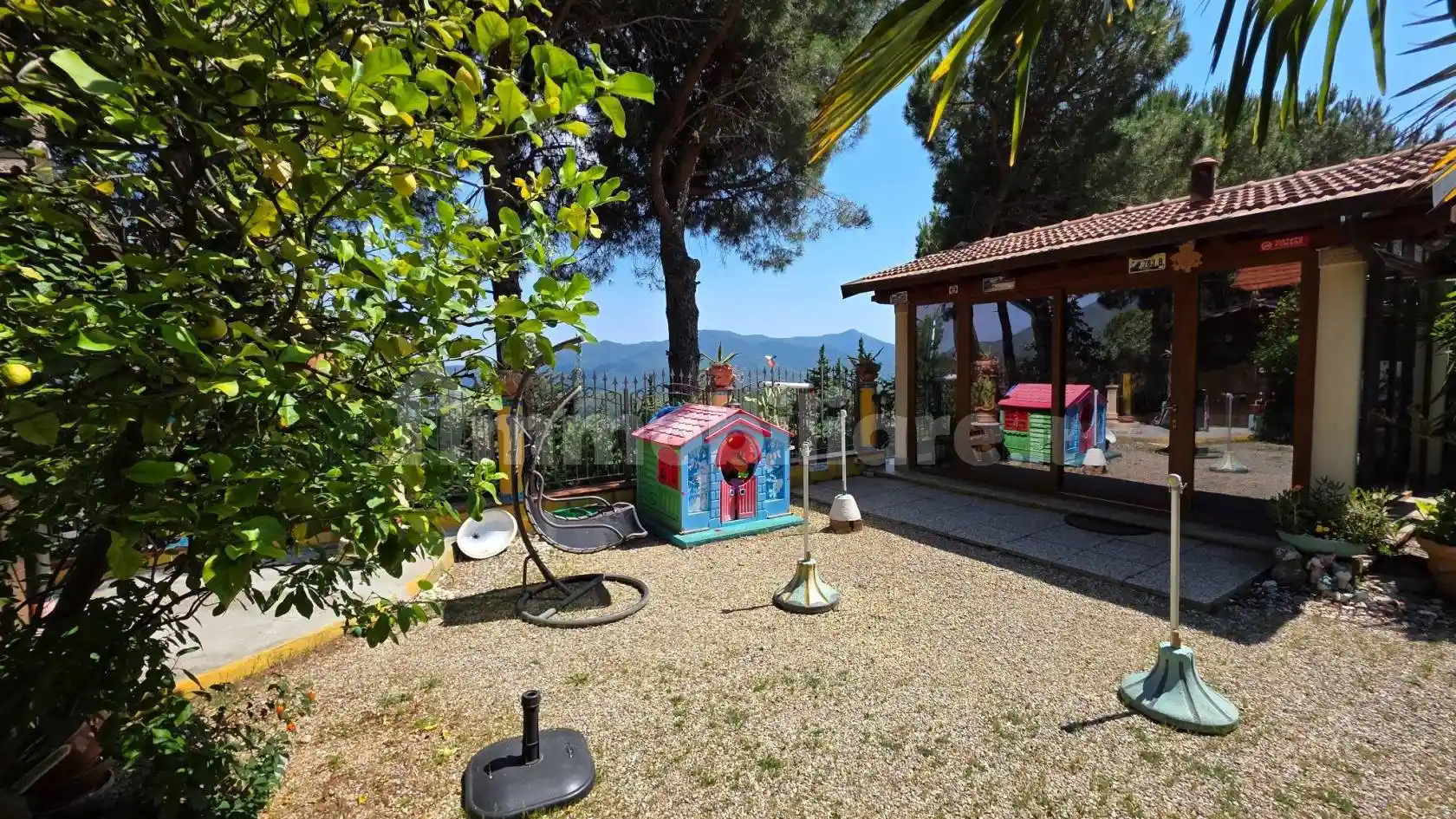 Villa in vendita a Cisano sul Neva