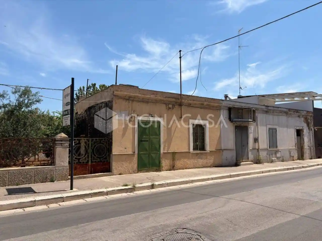 Palazzo - Edificio in vendita a Modugno