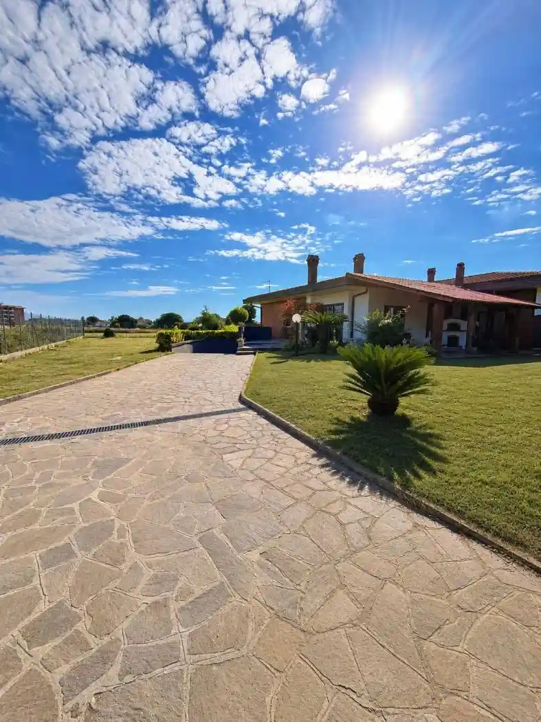 Villa in affitto a Aprilia