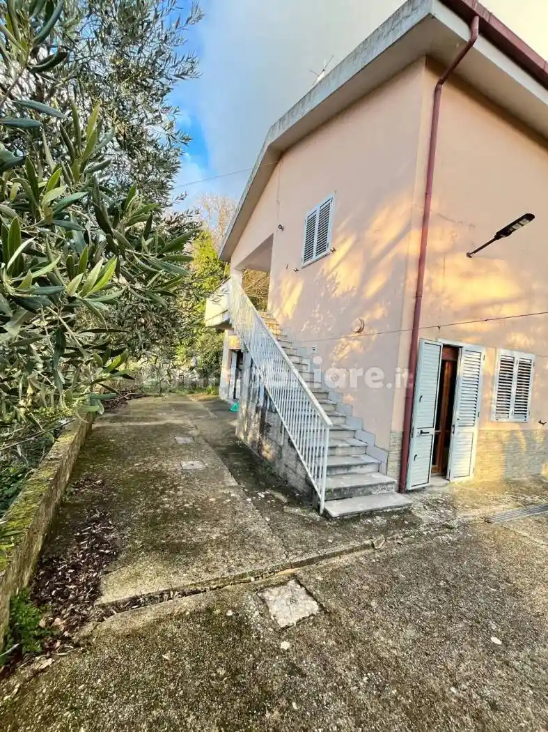 Villa in vendita a Valva