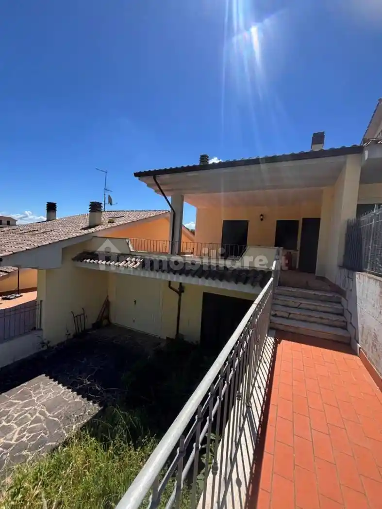 Villa in vendita a Castelnuovo di Porto