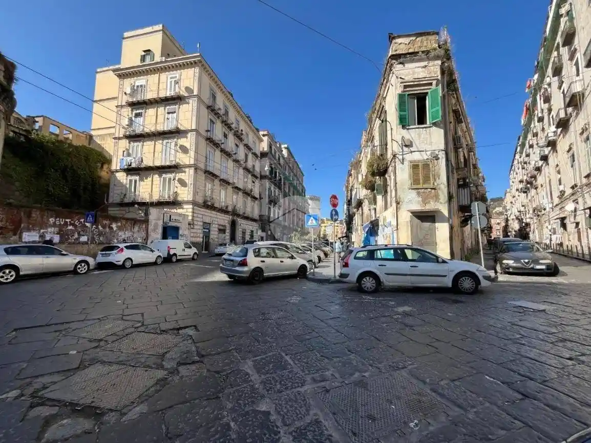 Appartamento in vendita a Napoli