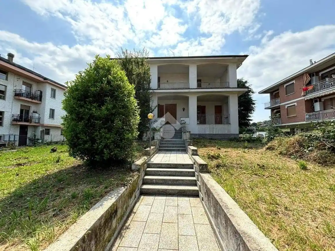 Villa in vendita a Nizza Monferrato