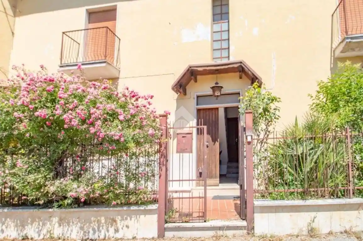 Casa indipendente in vendita a Castel Sant'Angelo