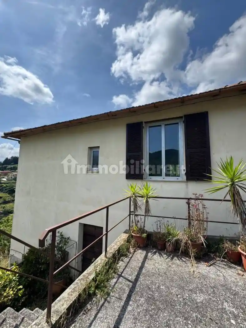 Villa in vendita a Serra Riccò