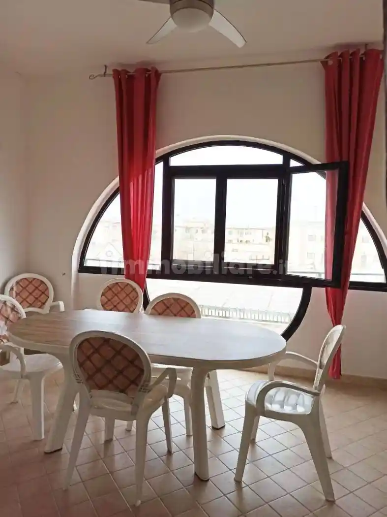 Palazzo - Edificio in affitto a Castel Volturno