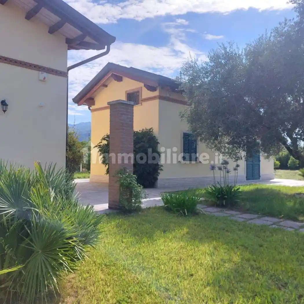 Villa in affitto a Massa