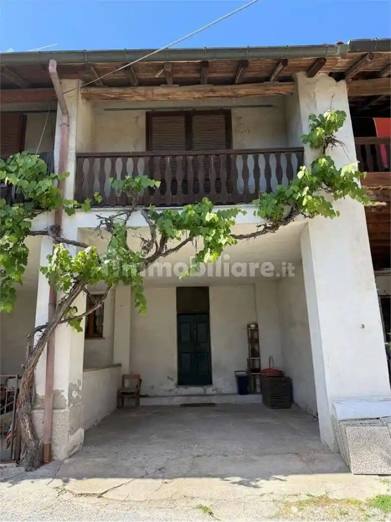 Casa indipendente in vendita a Capiago Intimiano