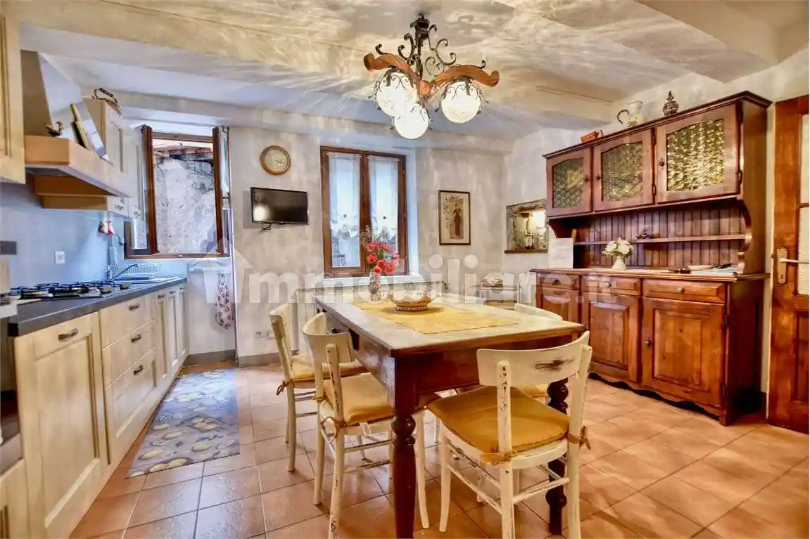 Casa indipendente in vendita a Claino con Osteno