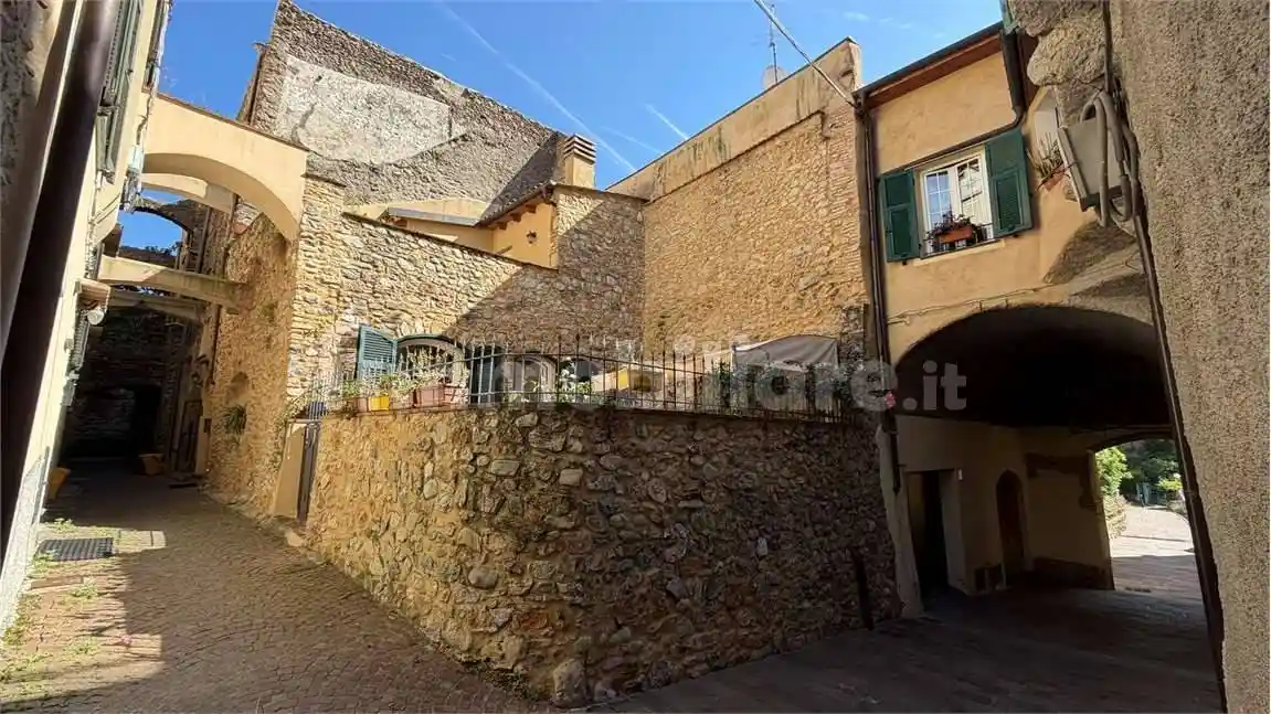 Casa indipendente in vendita a Cisano sul Neva