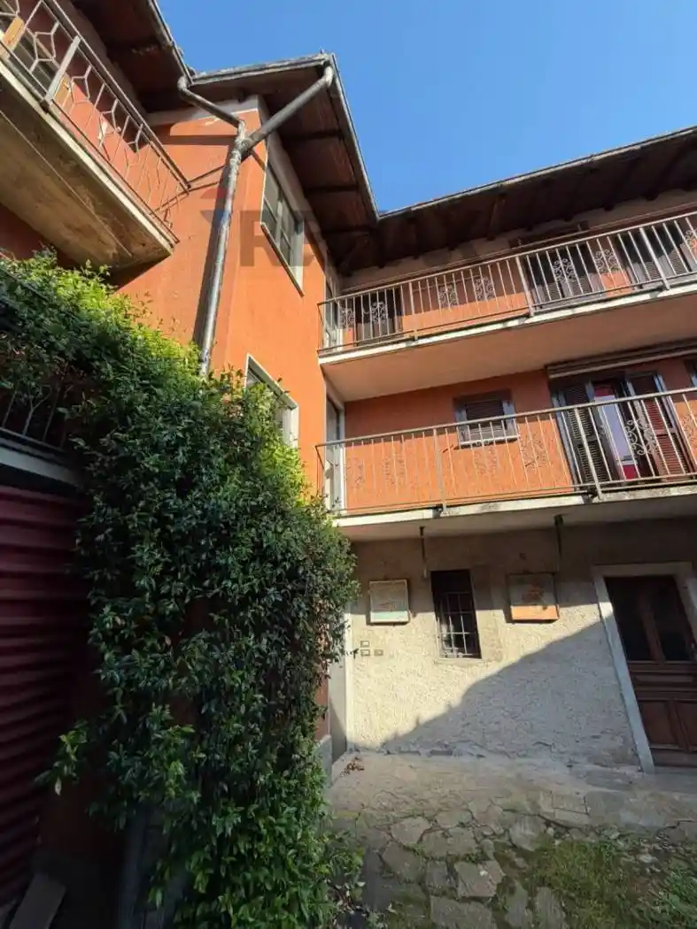 Appartamento in vendita a Casalzuigno
