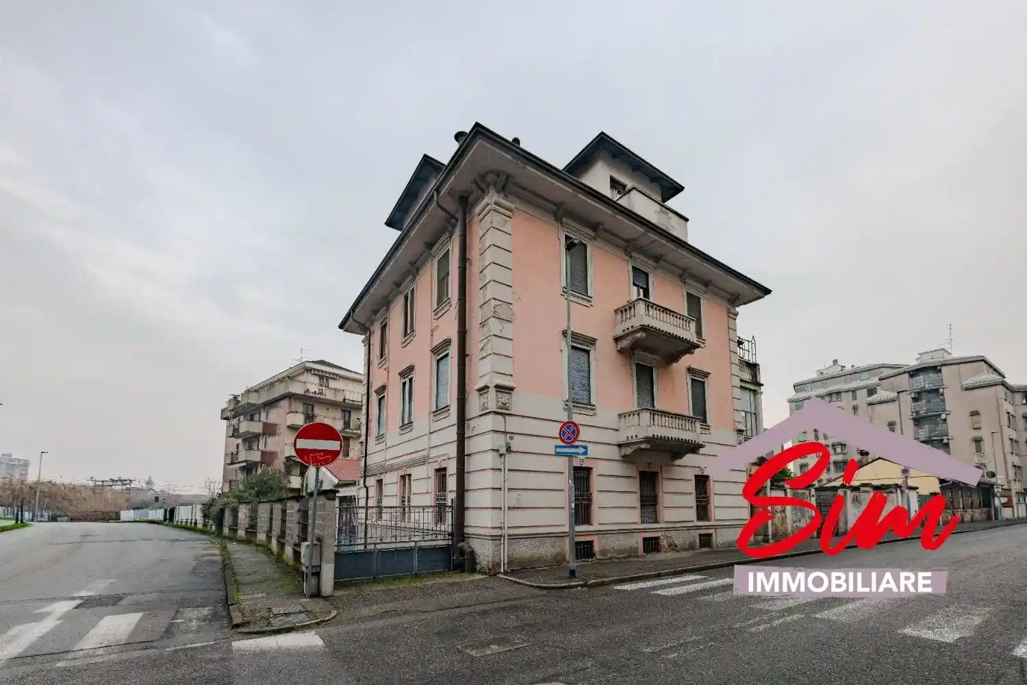 Palazzo - Edificio in vendita a Novara