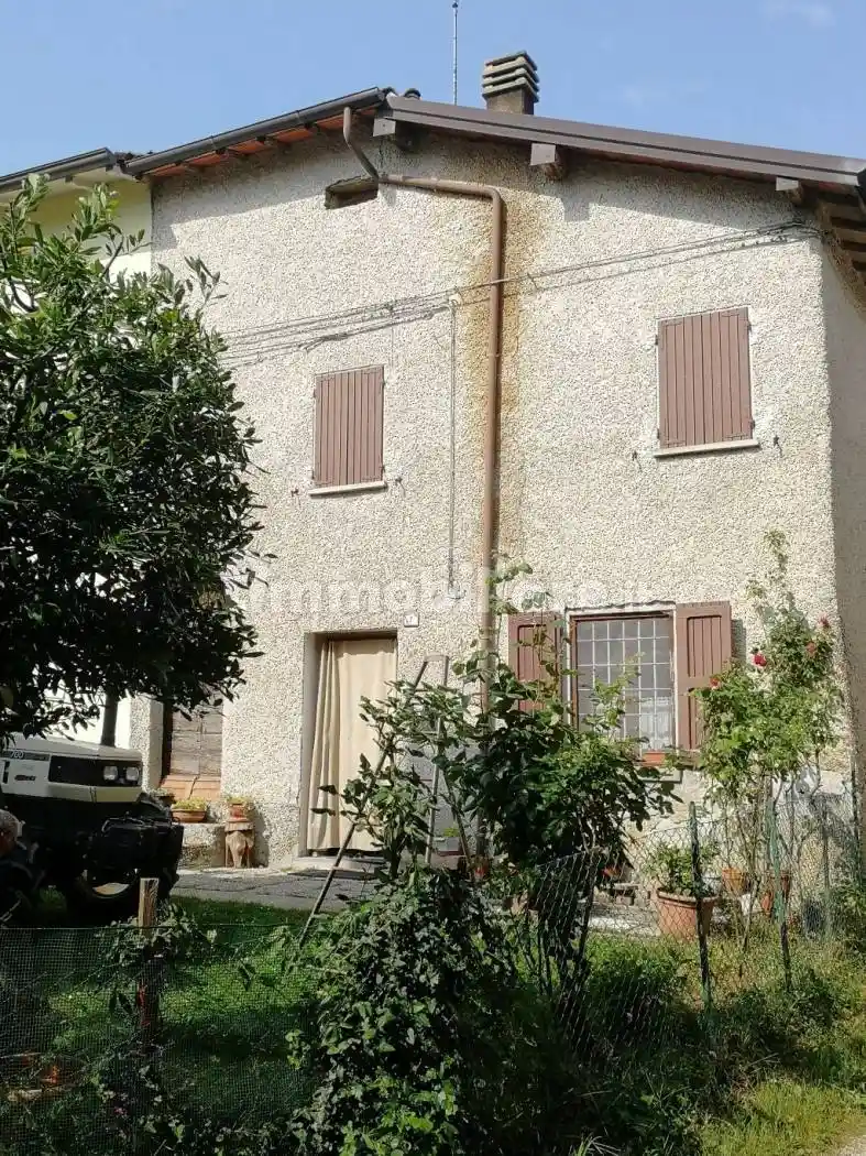 Casa indipendente in vendita a Vezzano sul Crostolo