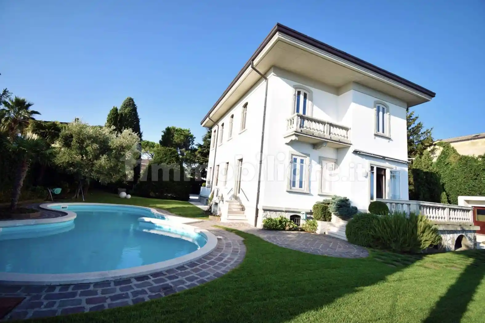 Villa in vendita a Desenzano del Garda