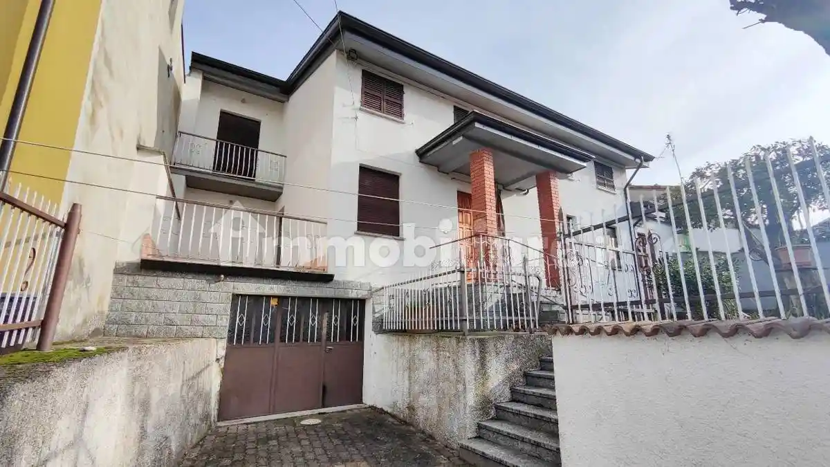 Villa in vendita a Gropparello