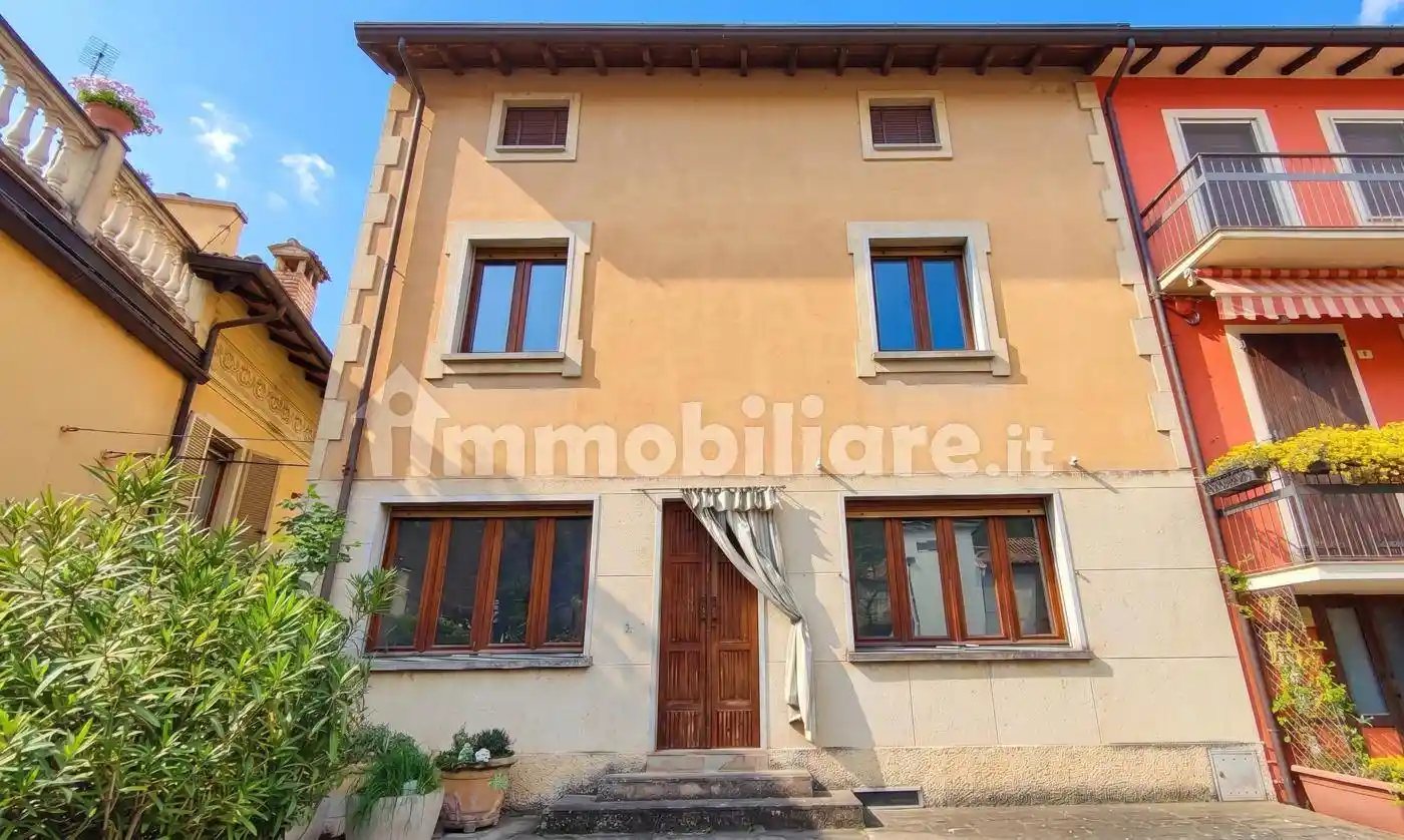 Villa in vendita a Castell'Arquato