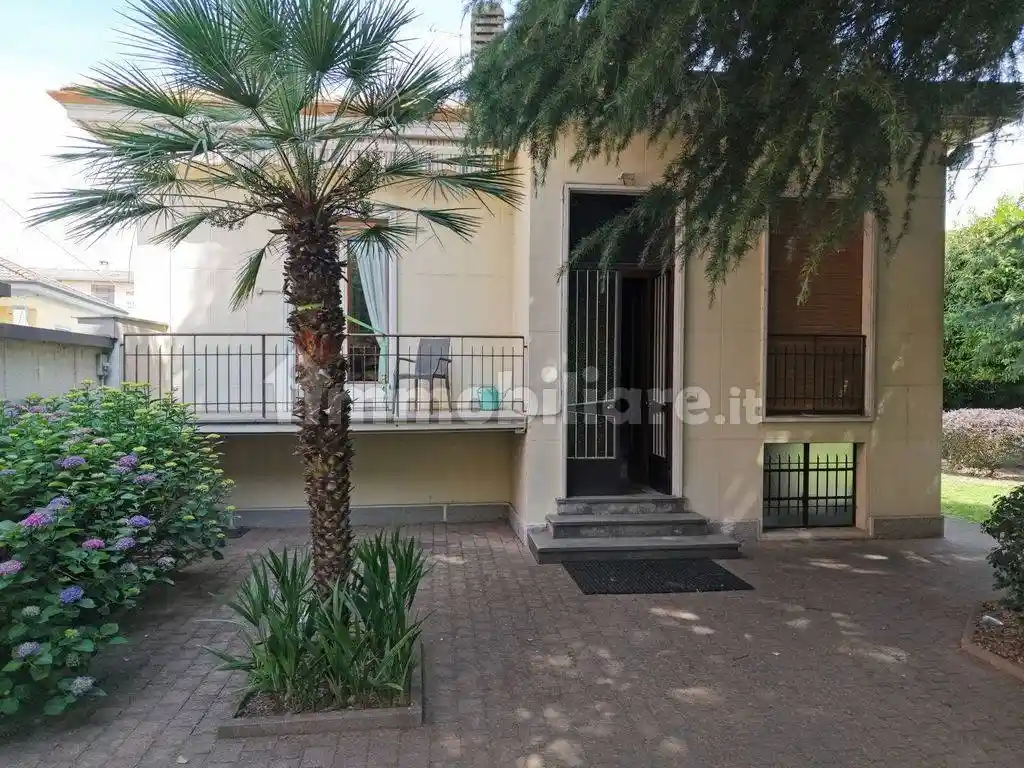 Villa in vendita a Abbiategrasso